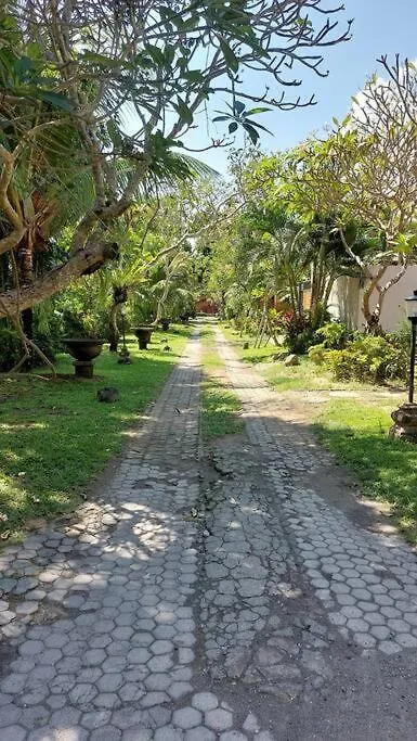 Cozy New Villa With Nature Vibes, Include Motorbike Legian  0*, Legian (Bali)