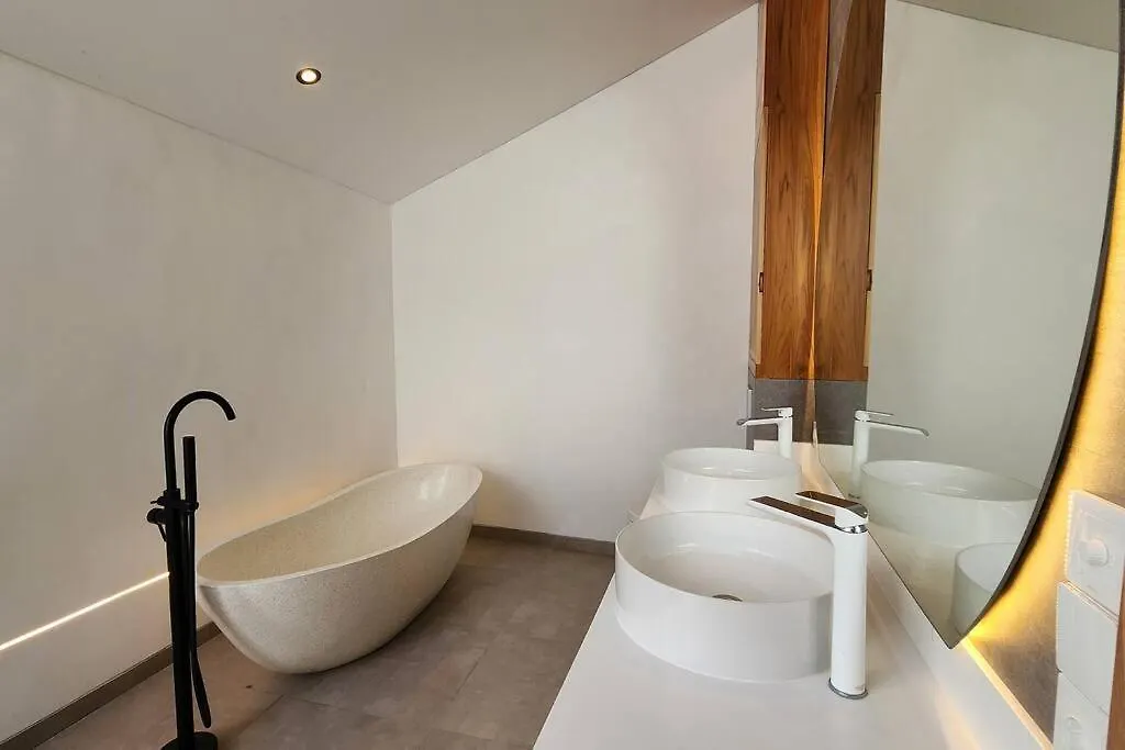 Cozy New Villa With Nature Vibes, Include Motorbike Legian  0*, Legian (Bali) Indonesia